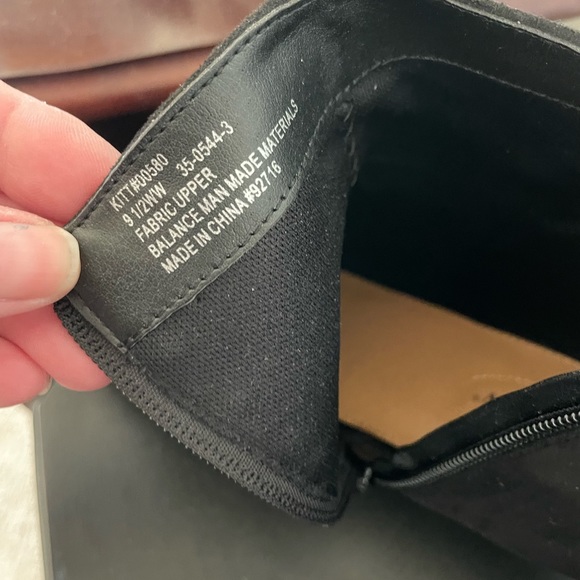 Bow Tie booties. Worn once. Very comfortable 9 1/2 W - Picture 5 of 6